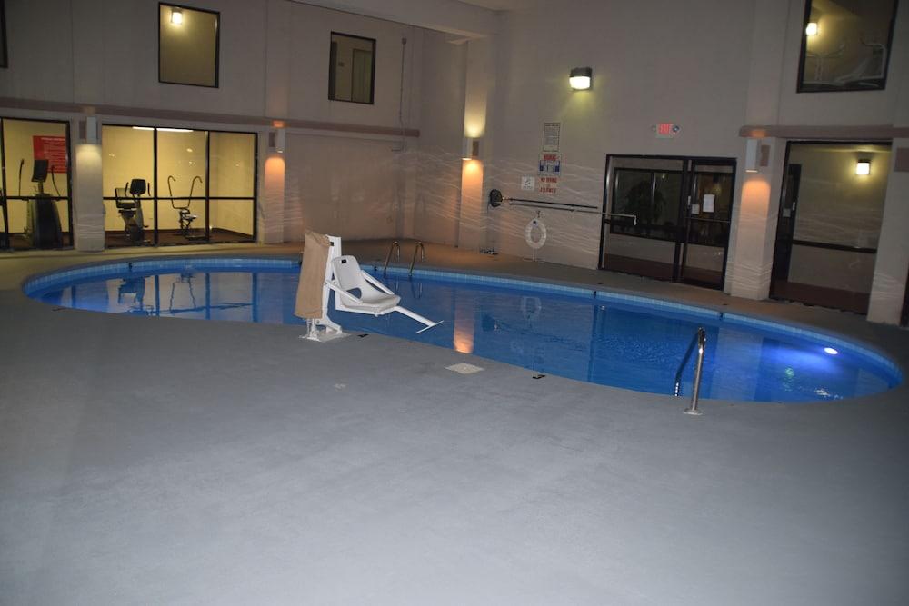 Econo Lodge & Suites Clarksville Exterior photo