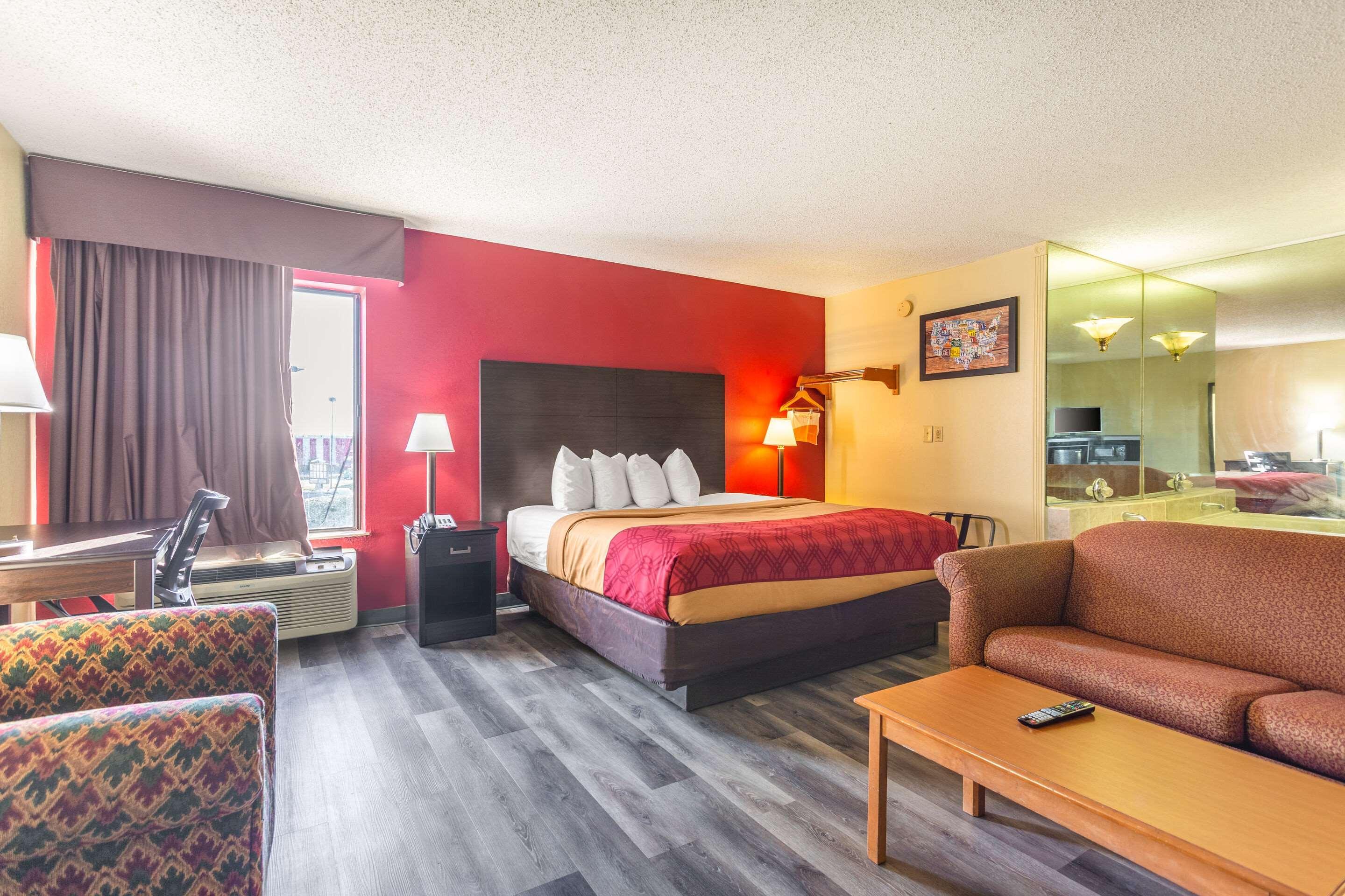 Econo Lodge & Suites Clarksville Exterior photo
