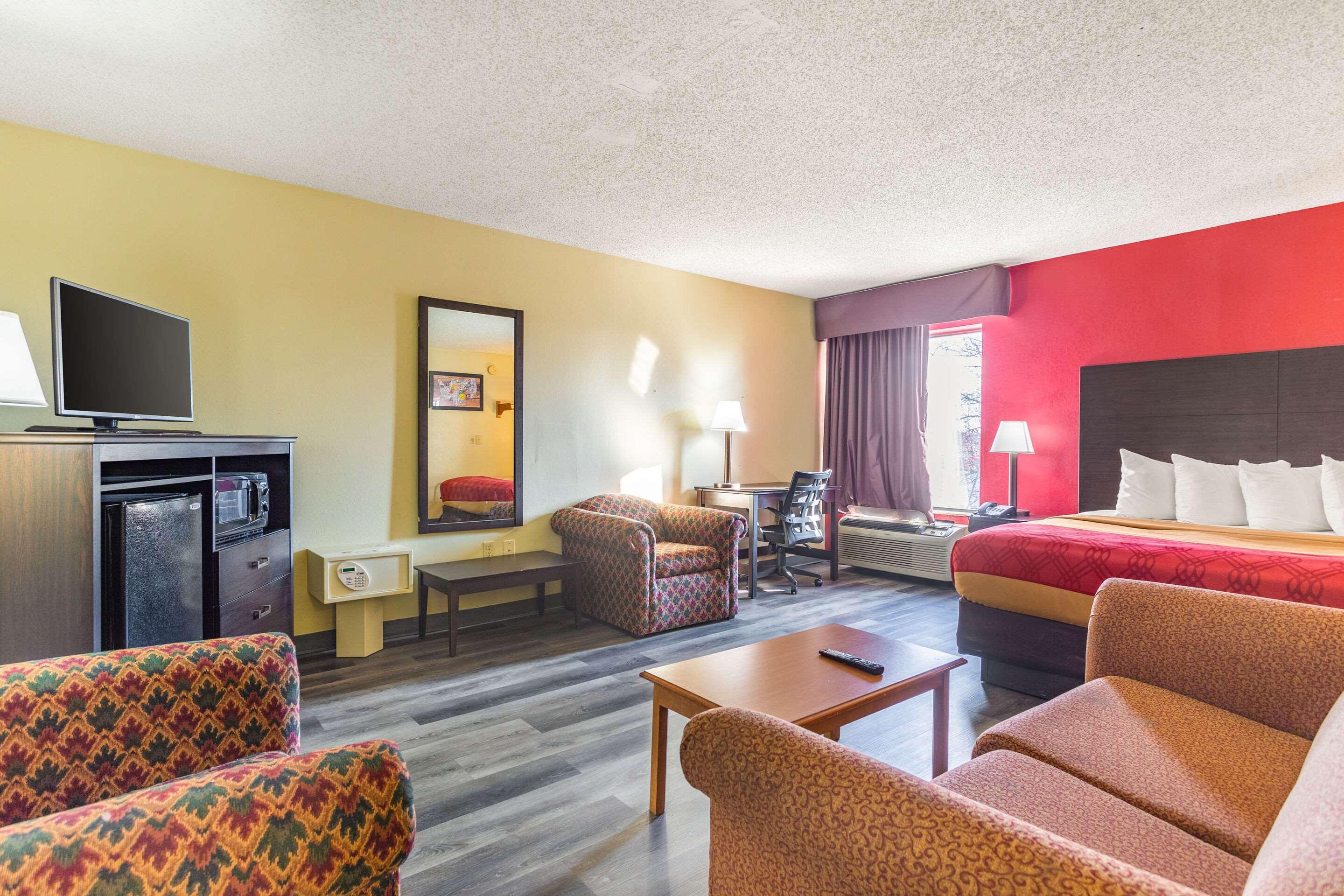 Econo Lodge & Suites Clarksville Exterior photo