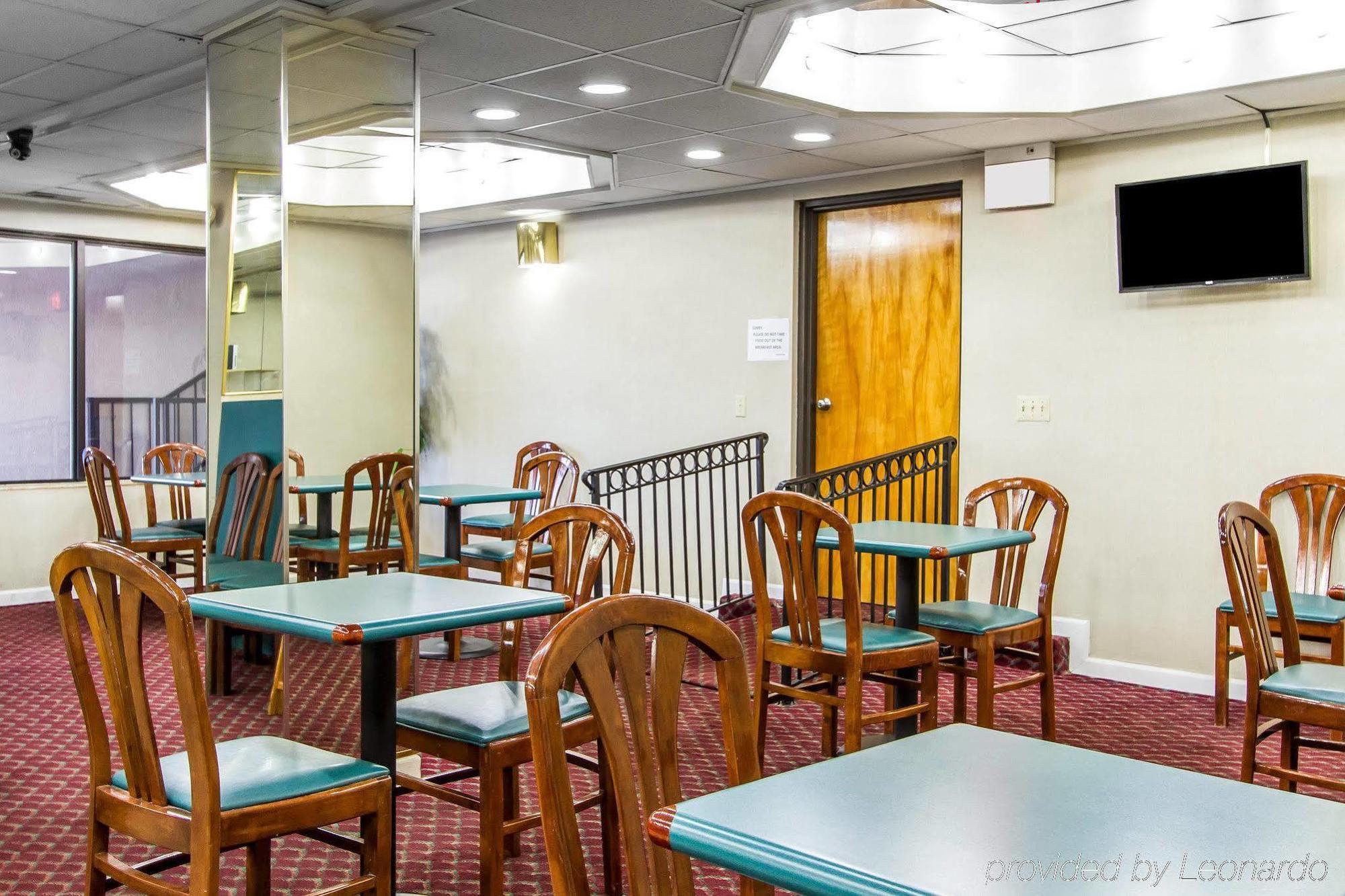 Econo Lodge & Suites Clarksville Exterior photo